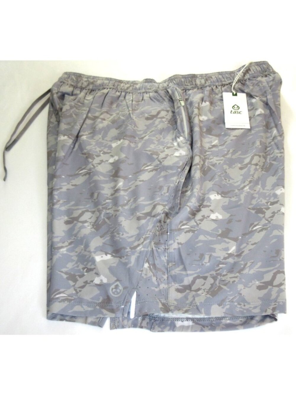 Tasc Performance Men's 7 inch 2 in 1 shorts Light Gray Surface Camo Size XL NWT